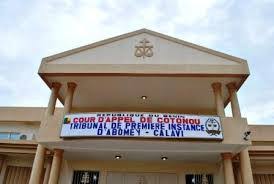 Tribunal d'Abomey-Calavi: pour vol de  44 bidons de gasoil   une femme et deux hommes condamnés à des peines de prison